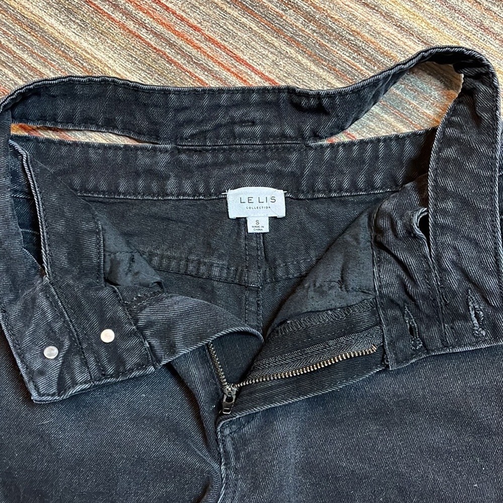 Le Lis Collection Black Denim Shorts - Picture 3 of 8